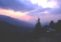 nepal372.jpg (8490 バイト)